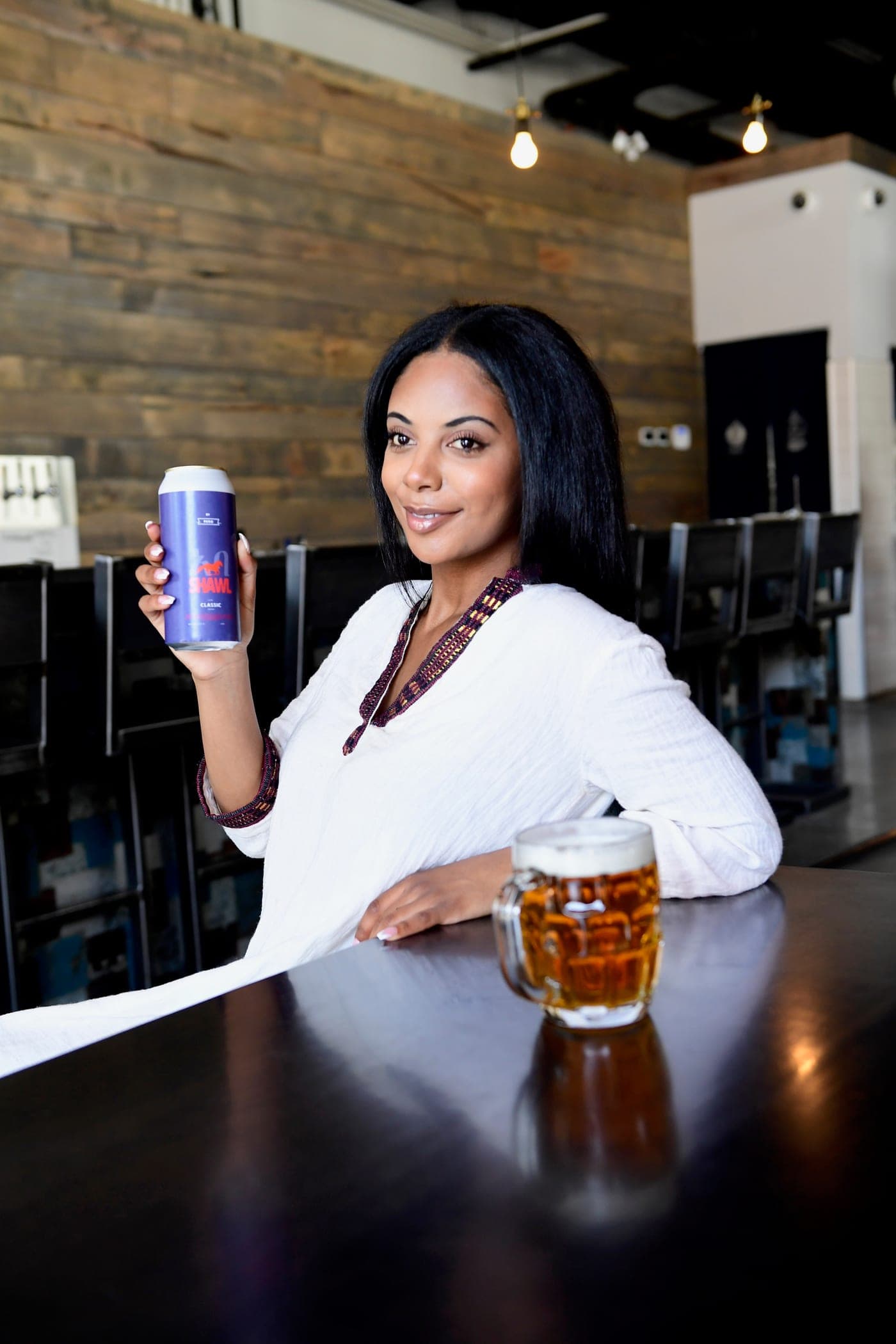 A woman at the bar with a full mug of Shawel